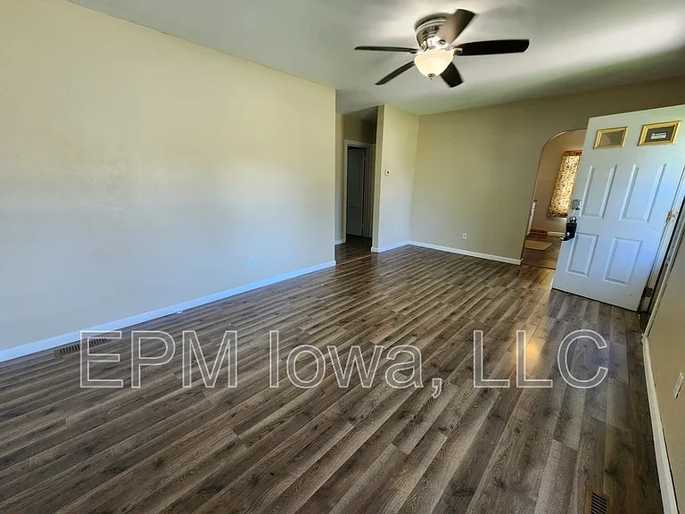 867 Maxwell St — Photo 8