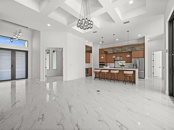 4th image of 3732 SW 17th AVE