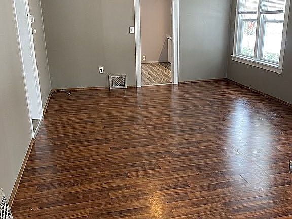 5th image of 923 E Dale Ave