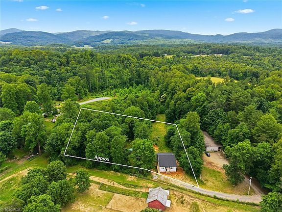 3rd image of 625 Gunters Hill Rd