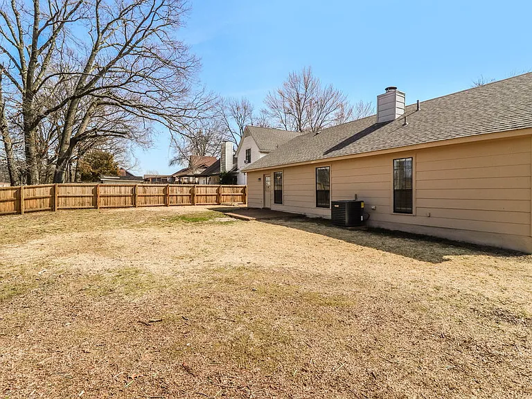 5642 Crievewood Dr — Photo 16