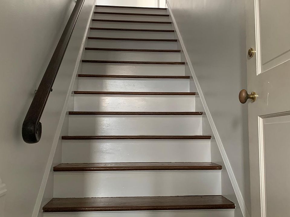 1st image of 18 Monroe Pl Floor 2