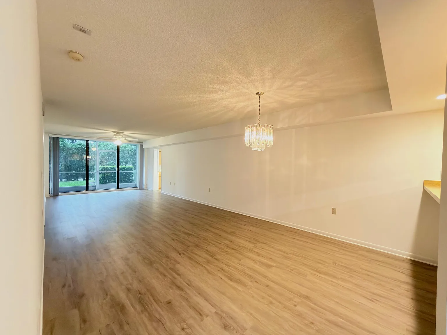 2 bed, 2.0 bath, 1385 sqft, $2,000 — Photo 2