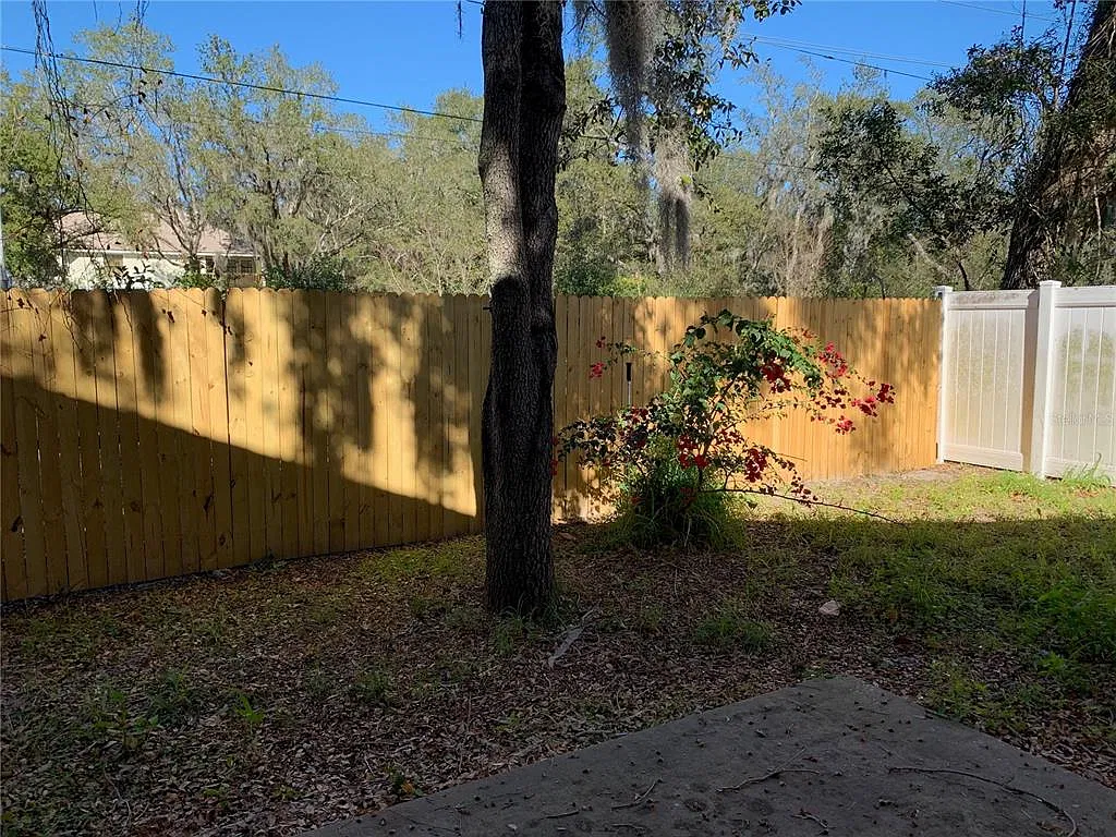 3 bed, 2.0 bath, 1232 sqft, $2,100 — Photo 3
