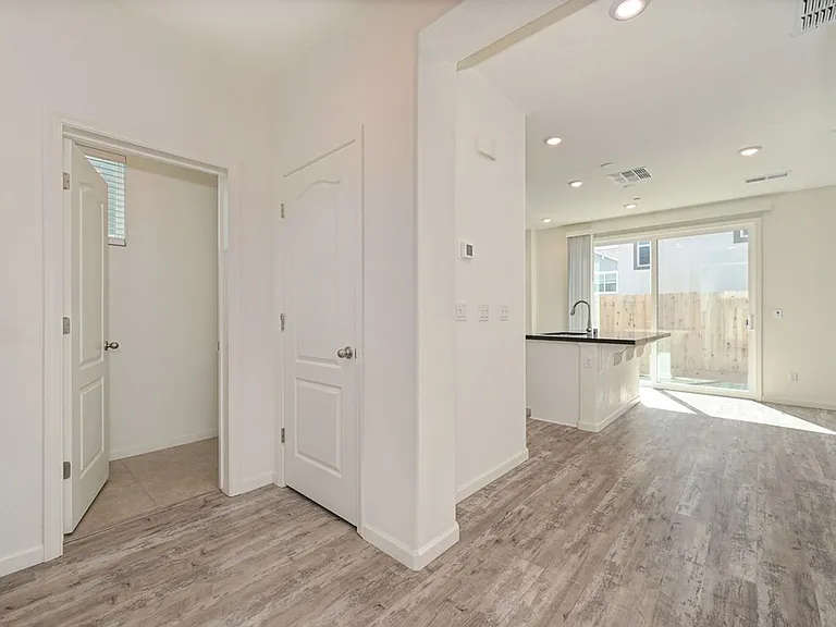 3209 Sunny Gate Ln — Photo 7