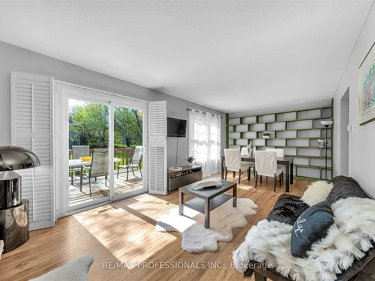 47 Wishford Dr — Photo 1