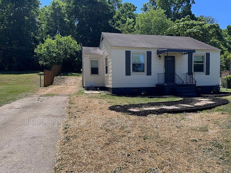 1st image of 3222 Selma Ave