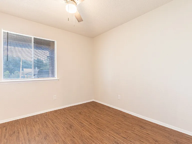 323 W William Cannon Dr #B — Photo 15