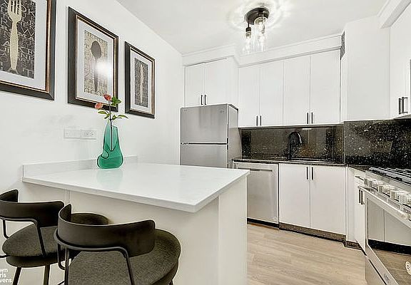 3rd image of 300 E 40th St APT 9N
