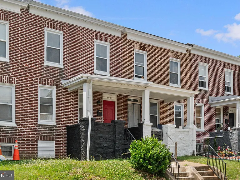 3427 Ravenwood Ave — Photo 2