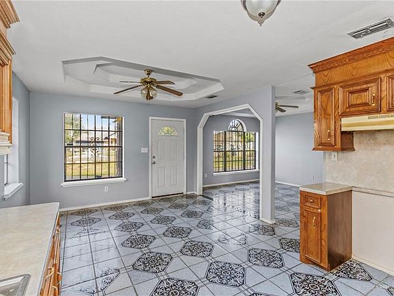 5th image of 649 Peacock Dr