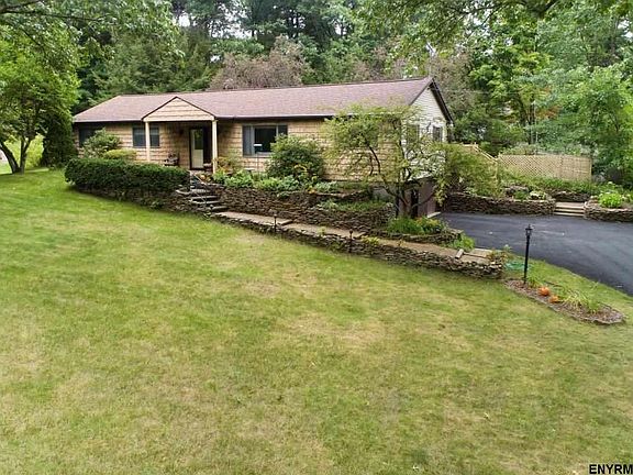2nd image of 4 Hillcrest Dr