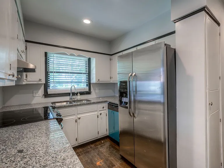 1194 Weston Dr — Photo 7