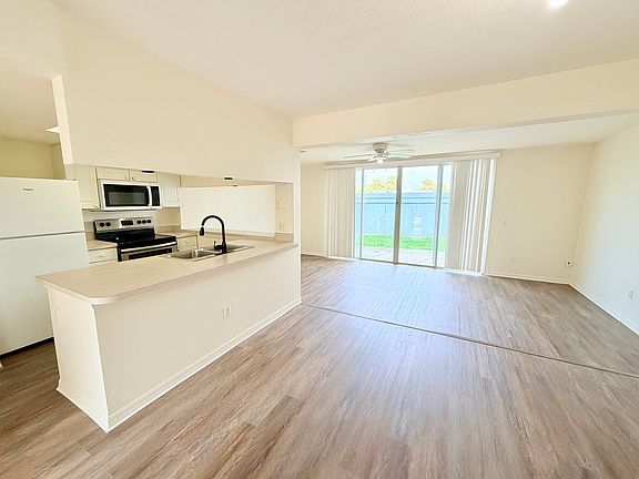 2nd image of 115 Orchid Dr #A