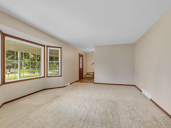 4th image of 35 W Clark St