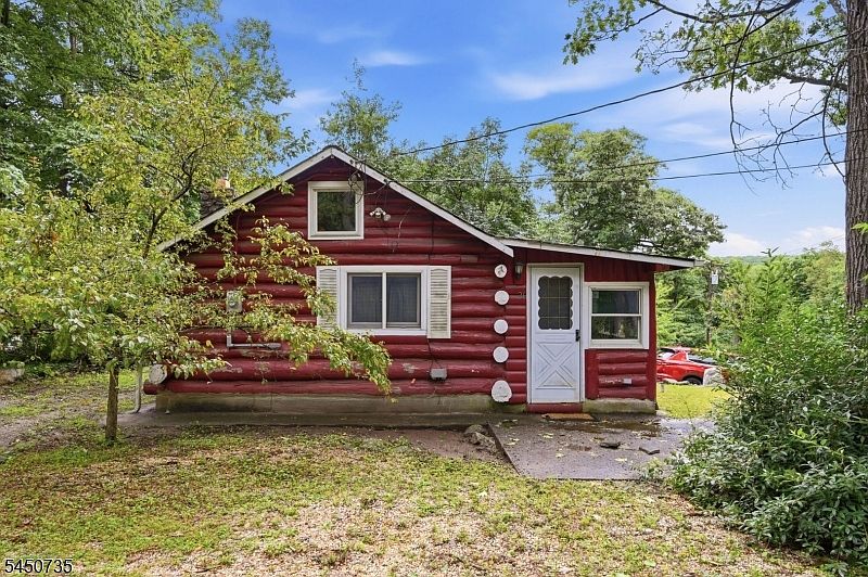 1st image of 26 Clubhouse Ave