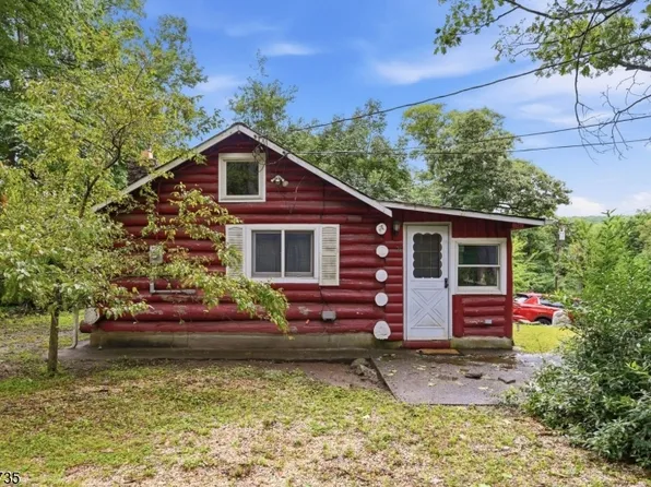 26 Clubhouse Ave, West Milford Twp., NJ 07480