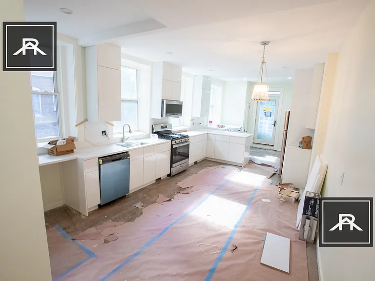 1728 Beacon St — Photo 2
