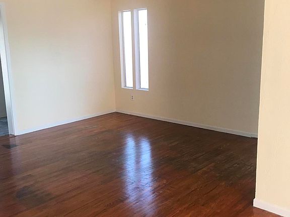 5th image of 827 W Avenue H7