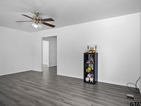 5th image of 105 Rolling Hills Dr