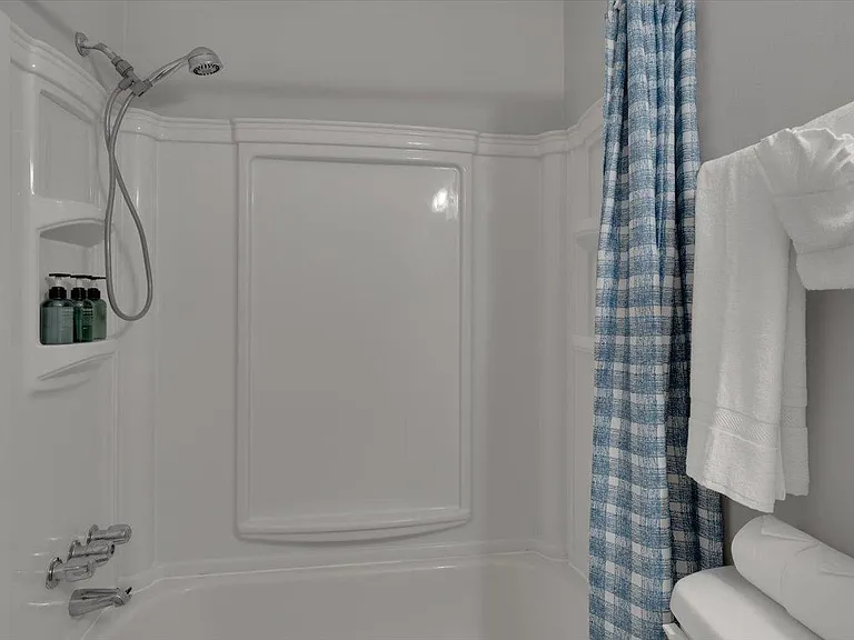 815 W Markham Ave #A — Photo 16