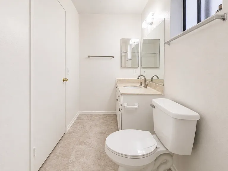 12617 Kornblum Ave — Photo 23