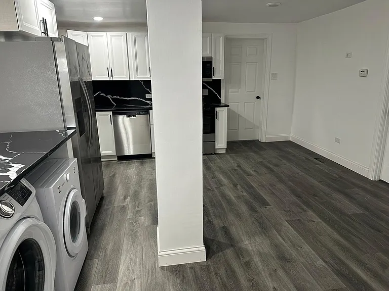 1704 S Clinton St #1 — Photo 4