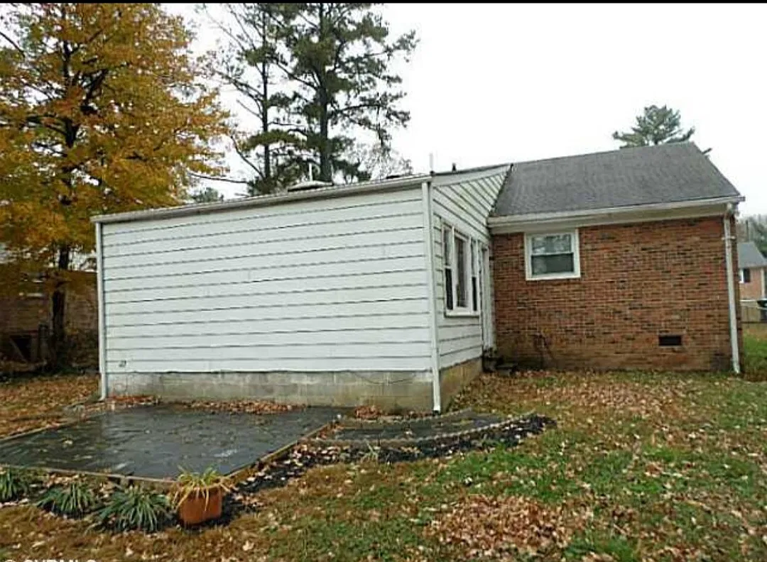 3 bed, 1.5 bath, 1503 sqft, $2,000 — Photo 2