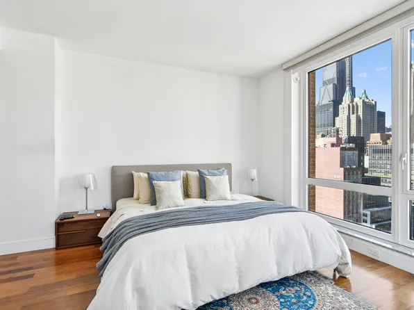 250 East 53rd Street image 9 of 13