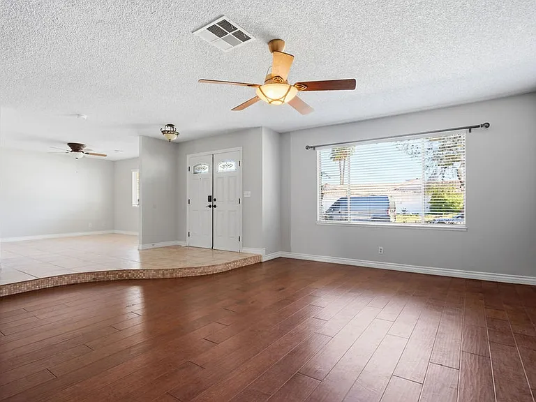 4561 Paseo El Rio Dr — Photo 4