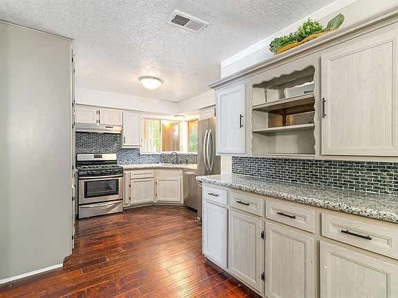 5th image of 205 Sunset Heights Ave