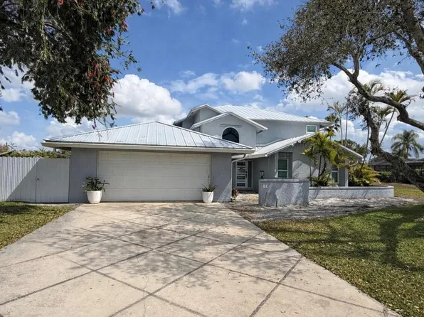 149 Ponce De Leon St, Royal Palm Beach, FL 33411
