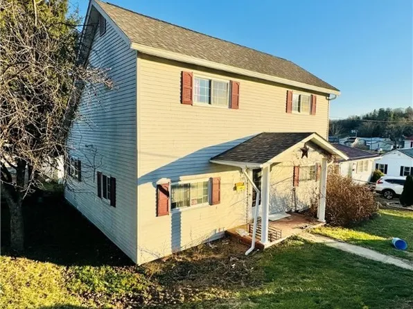 322 W Brown St, Crooksville, OH 43731