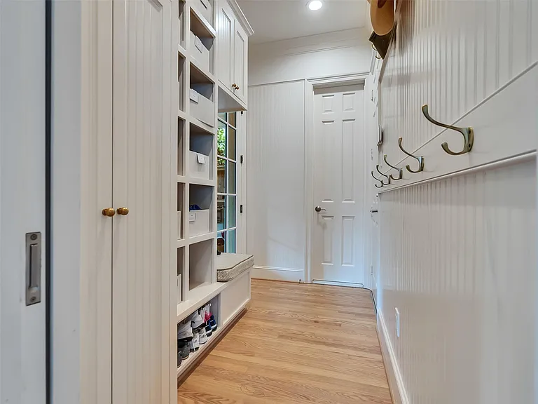 6608 Vanderbilt St — Photo 43