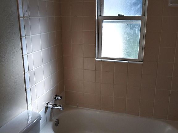 4th image of 1246 Roxton Dr