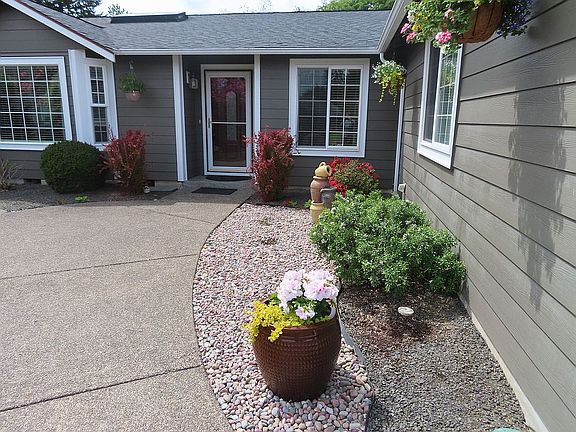 4th image of 2417 20th Ct NE