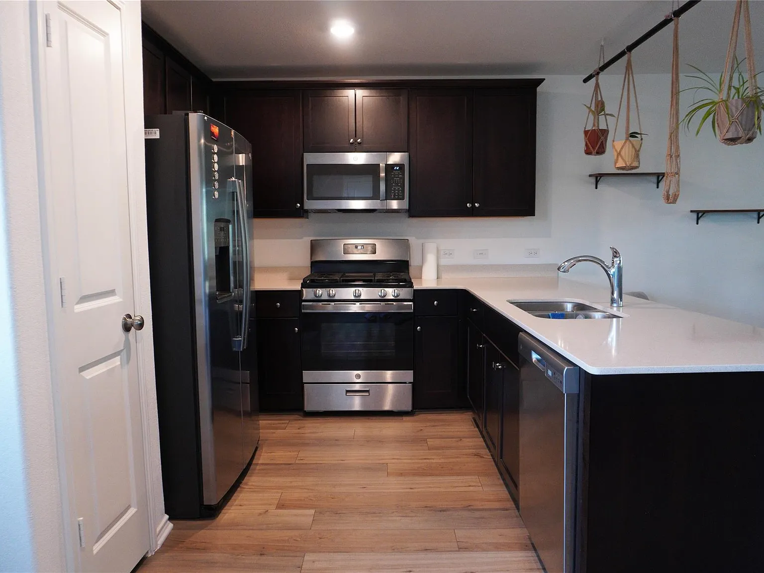 3 bed, 2.5 bath, 1427 sqft, $1,800 — Photo 4