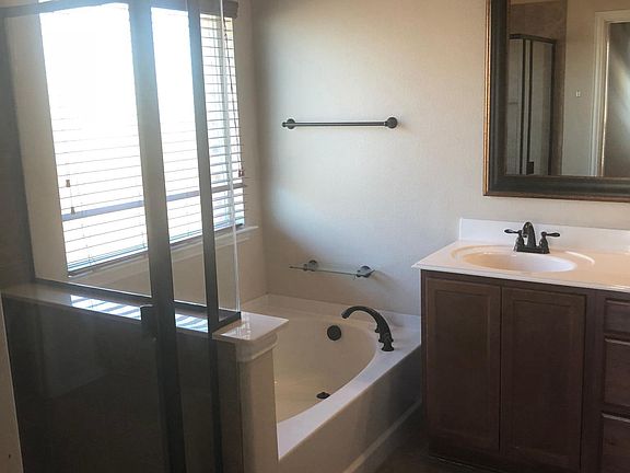 3rd image of 4608 Oakview Dr