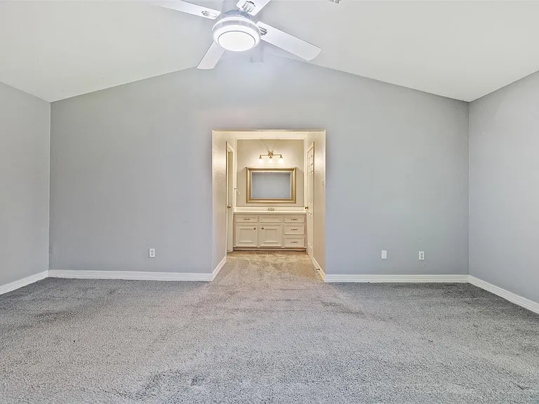 210 Pecan Valley Ct — Photo 16