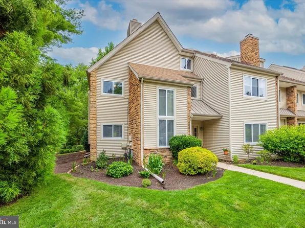 202 Paddock Dr, Chesterbrook, PA 19087