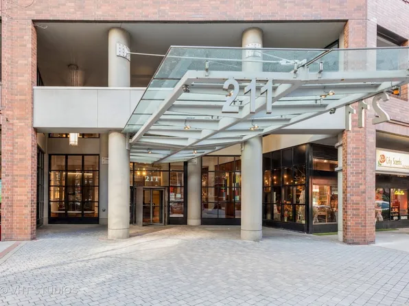 211 E Ohio St APT 1211, Chicago, IL 60611