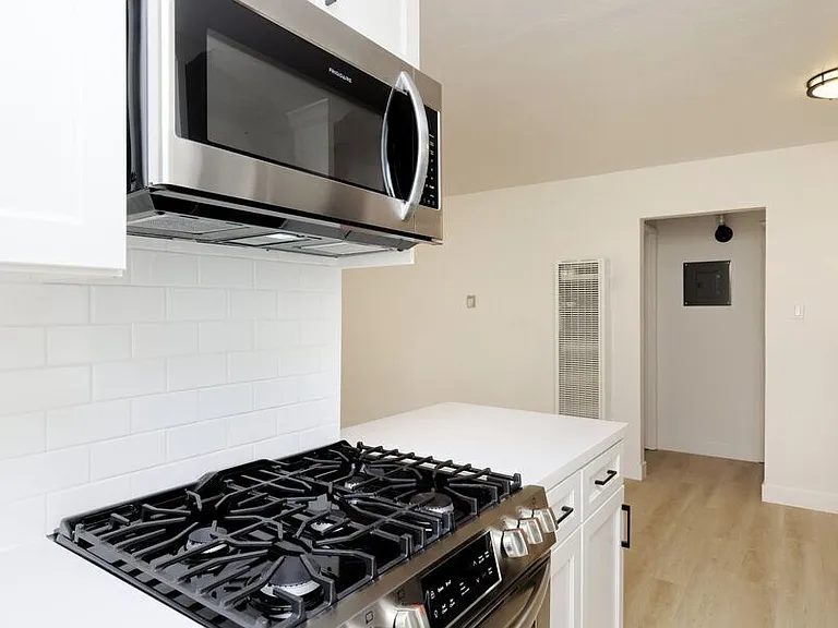 407 Vernon St — Photo 24