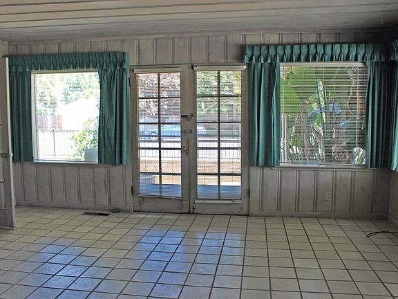 5th image of 1135 Railroad Ave