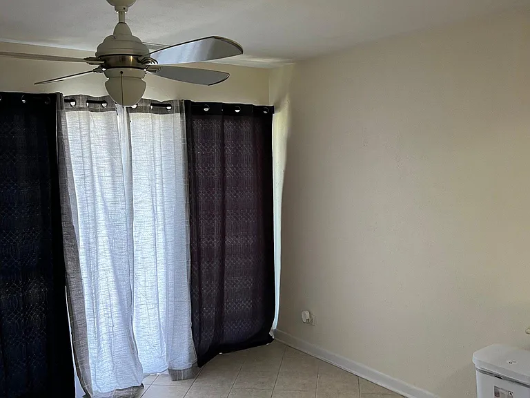24 Jamaica Colony #3 — Photo 3