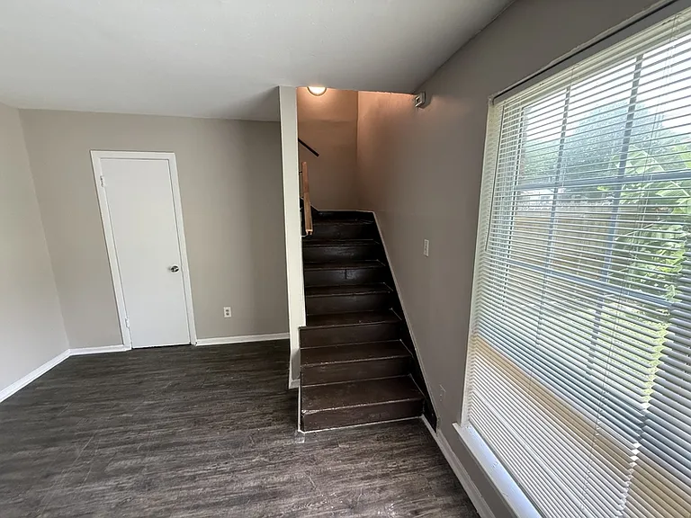 2086 Hubert Ave #5 — Photo 9
