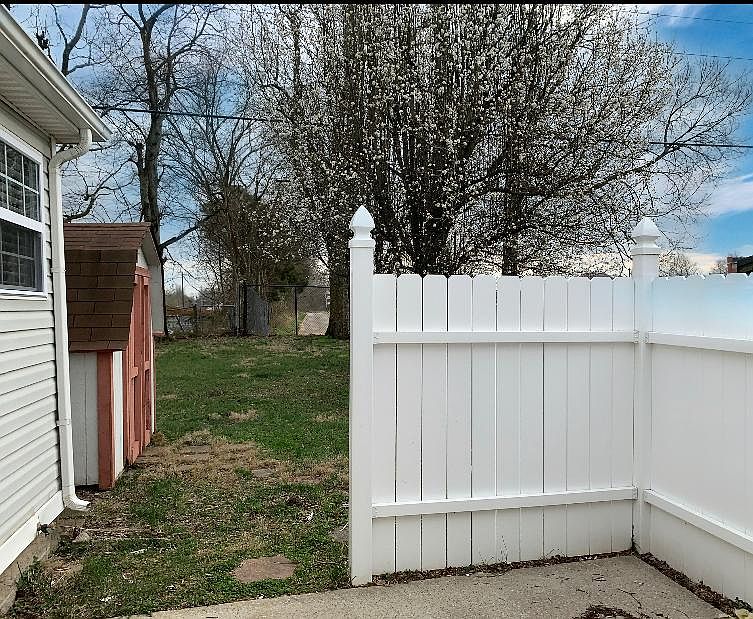 2nd image of 297 Kendale St
