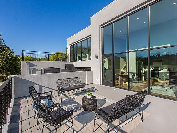 3rd image of 3682 Harriman Ave #4