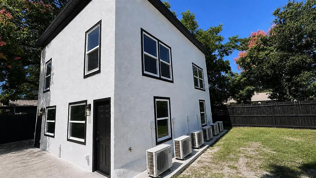 2 bed, 1.0 bath, 625 sqft, $1,600 — Photo 2