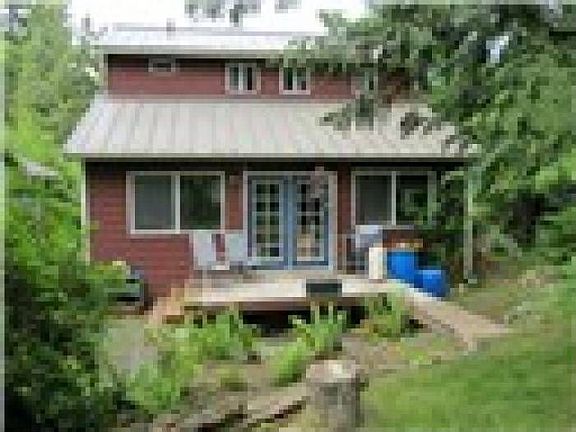 back deck w/bridge