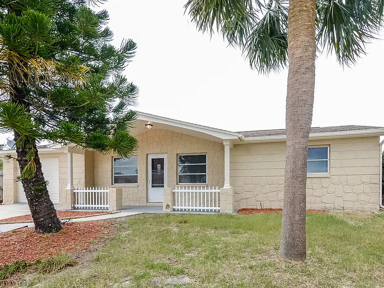 1012 Normandy Blvd — Photo 2